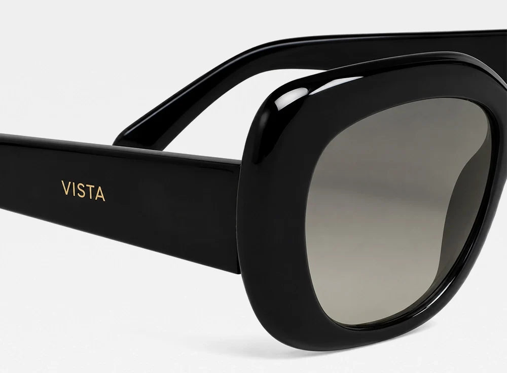 Chic Statement Frame Sunglasses