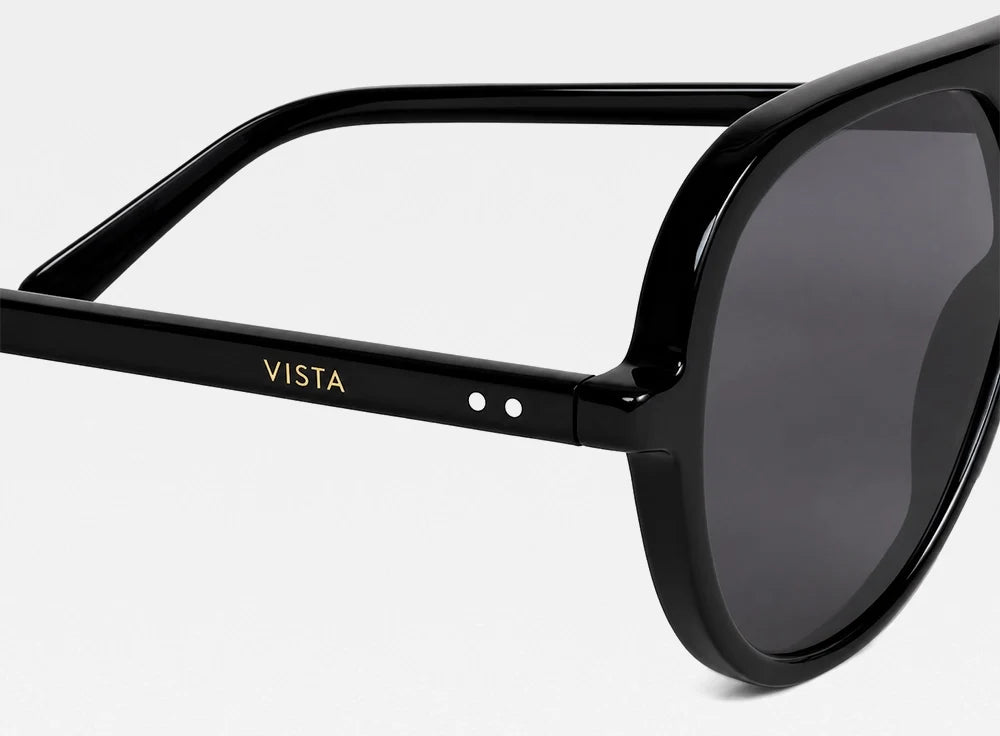 Classic Aviator Style Sunglasses